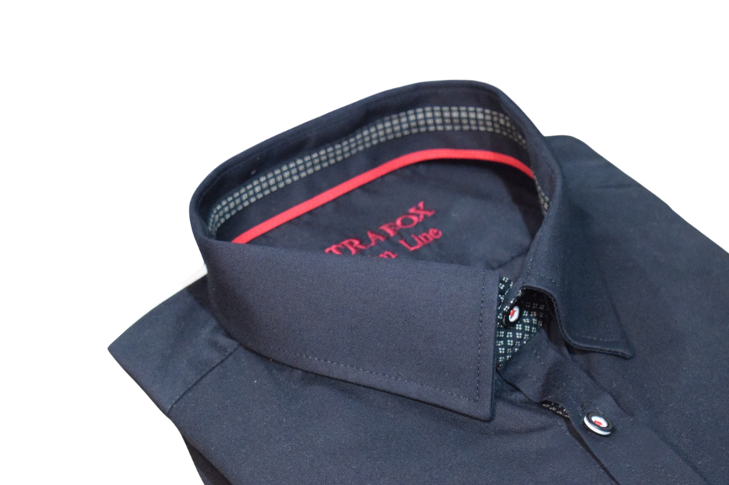Trafox – čierna slim fit košeľa s červeným podšitím